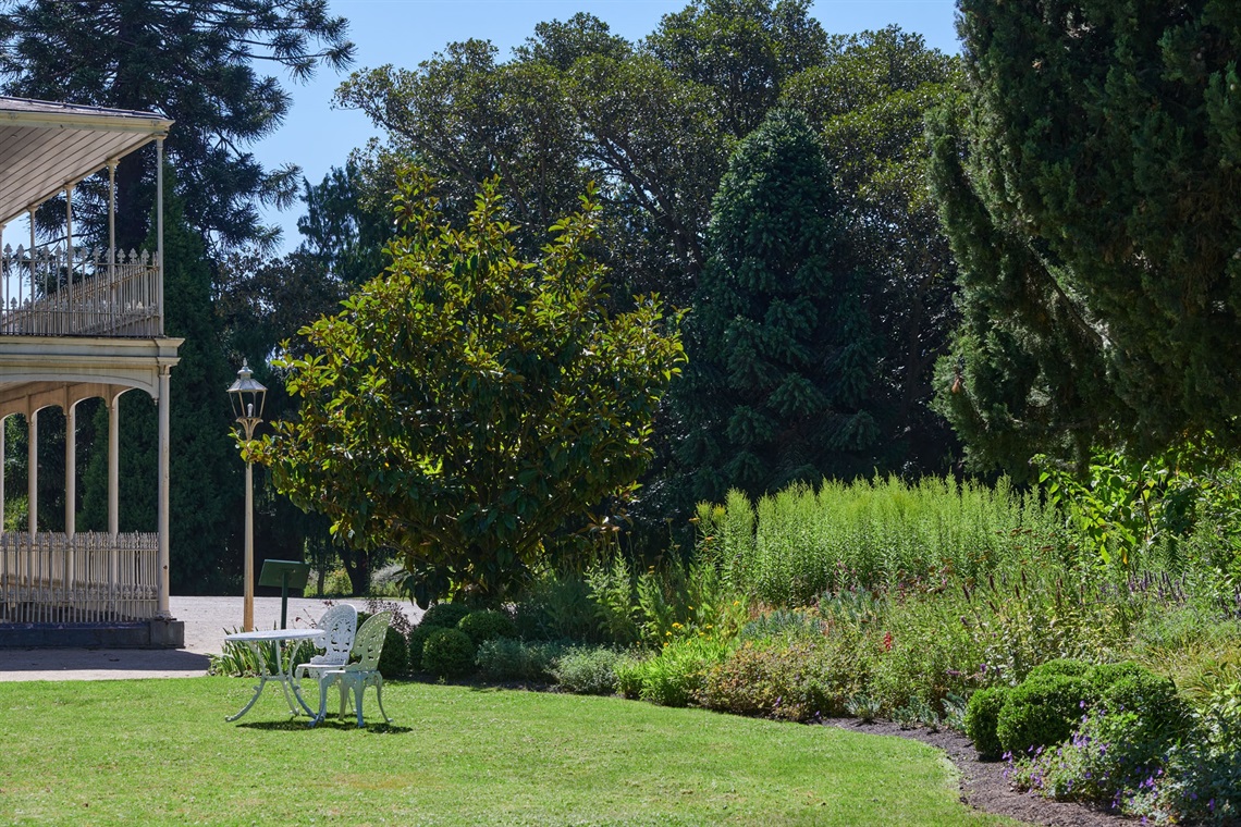 2023_Como_Paul_Bangay_Garden_BL02076