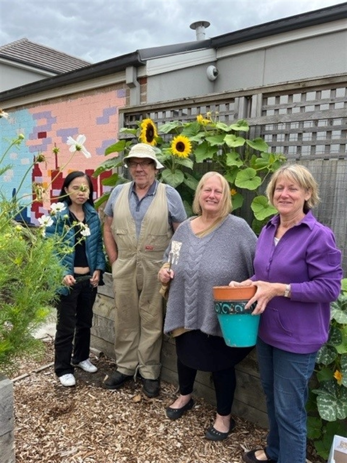 Sundlowers-and-four-people