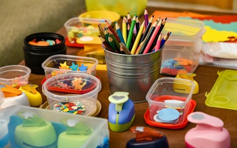 arty crafty kids.jpg